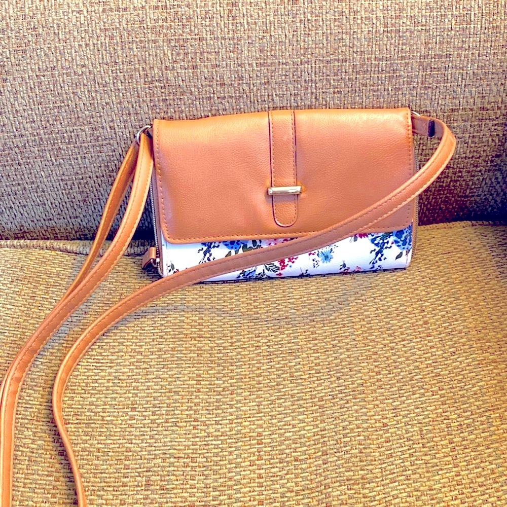 mini purse / wallet . Floral print and tan